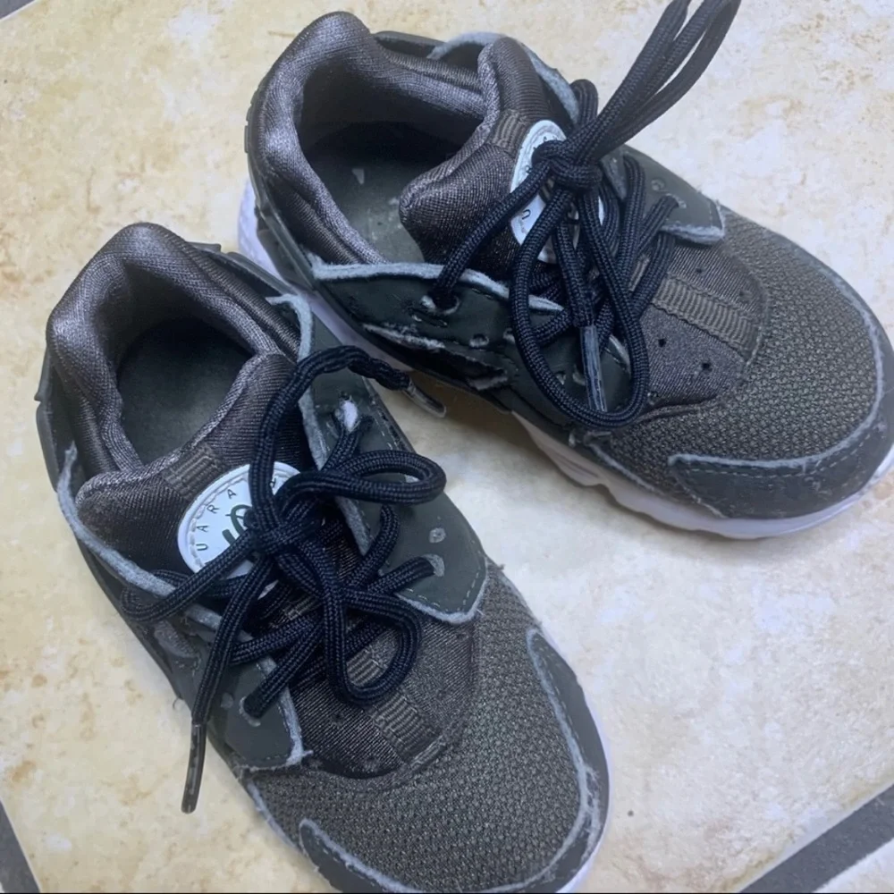 NIKE Kids Huarache Run fashion Sneakers